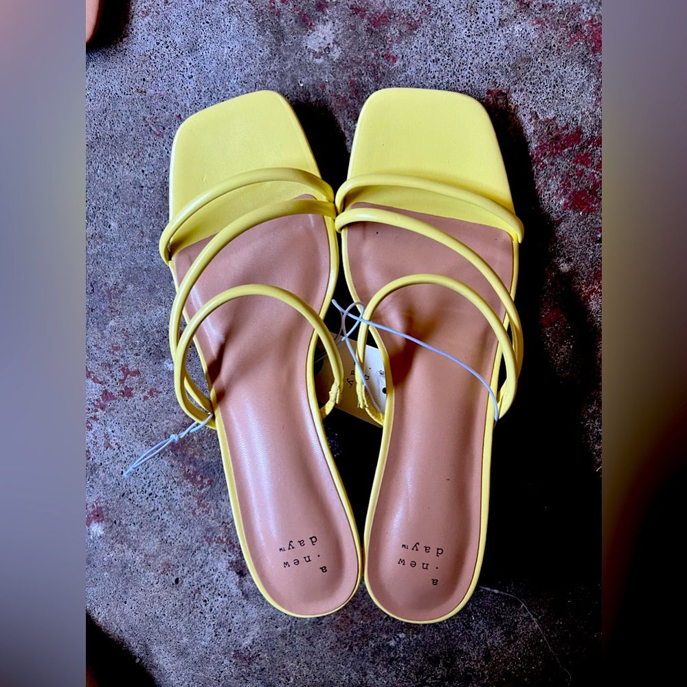 Strappy Yellow block heel sandal sz 10